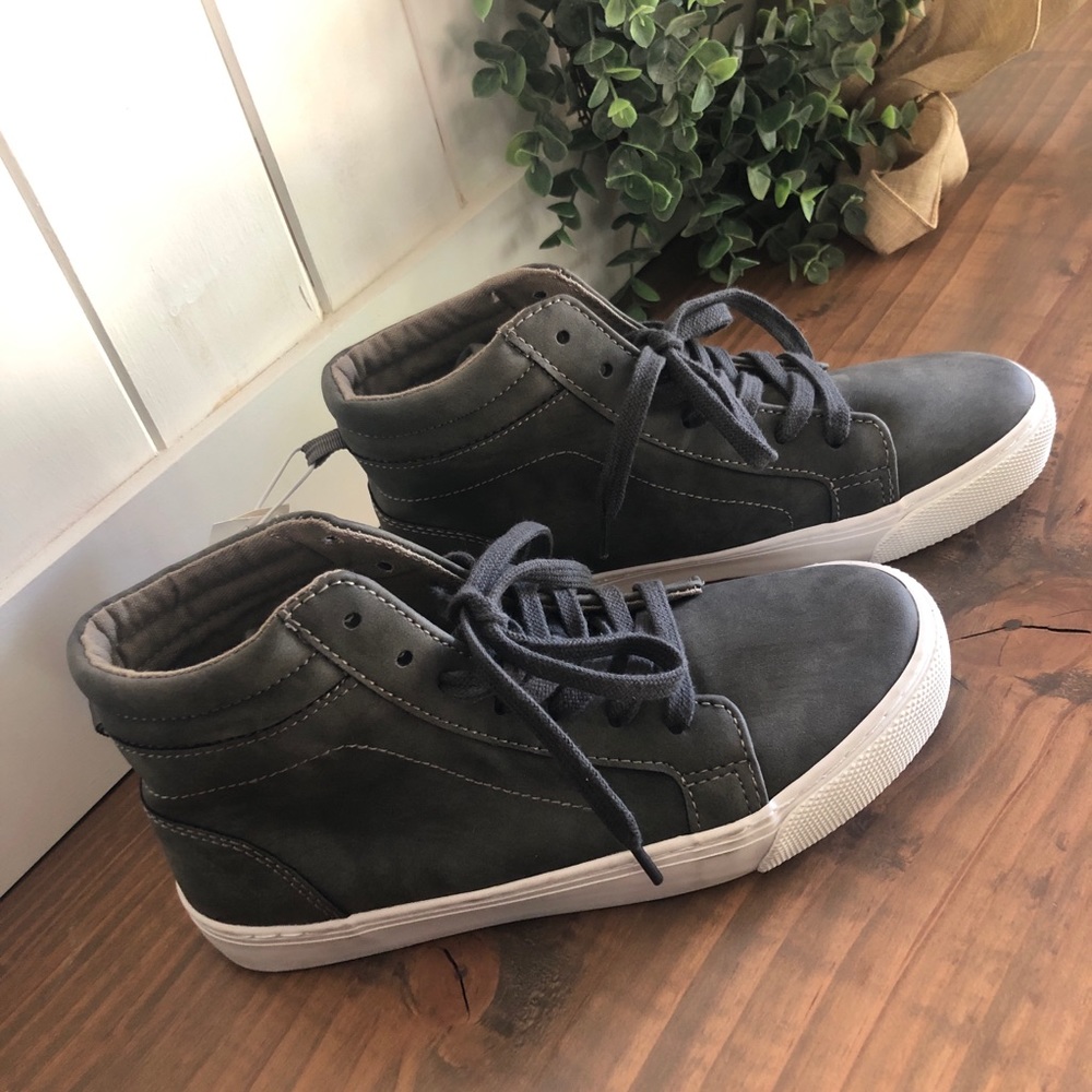NWT Faux Suede Gray Lace Up Sneakers - Kids - Size 4